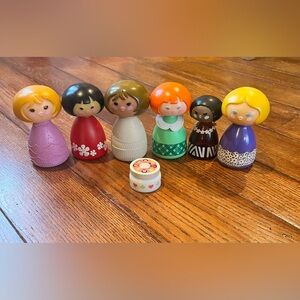 Avon It’s a Small World doll bath and body set